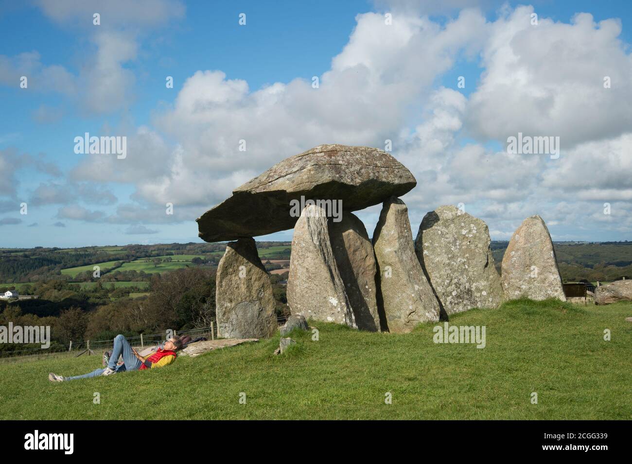 Pembrokeshire, Gales. Sala funeraria neolítica de Pentre Ifan Foto de stock