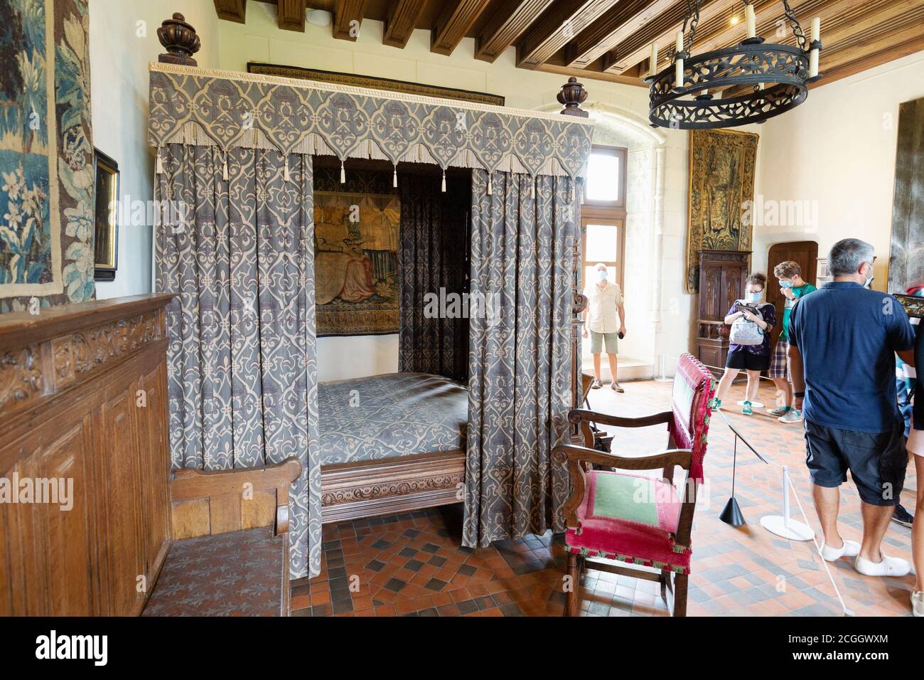 Chateau D'Amboise interior - el dormitorio del Rey, una de las habitaciones en el histórico castillo Amboise del siglo 15, Amboise Francia Europa Foto de stock