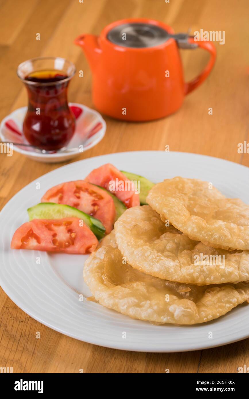 Cig borek / Ciborek o pastel tártaro, pastel de carne turco frito en