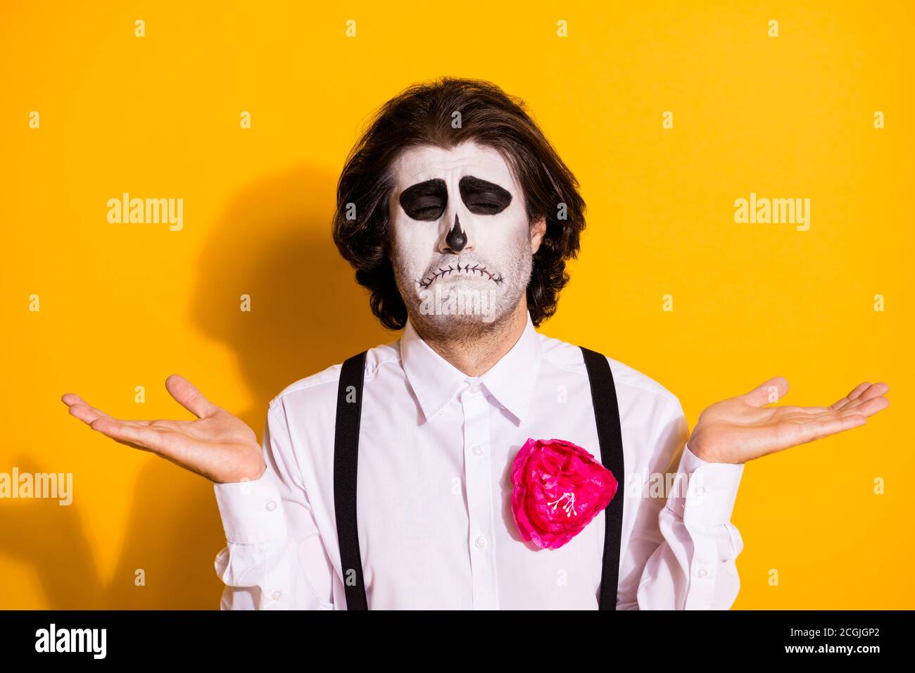 Foto de creepy asustadizo triste undead criatura cerda chico