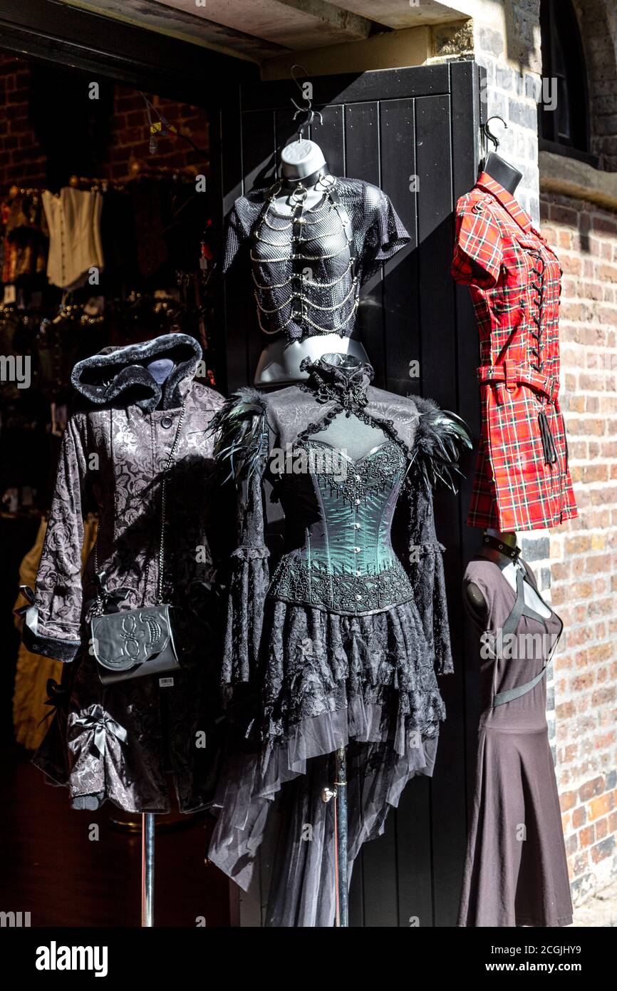 Portavoz Predicar definido Ropa gótica fotografías e imágenes de alta resolución - Alamy