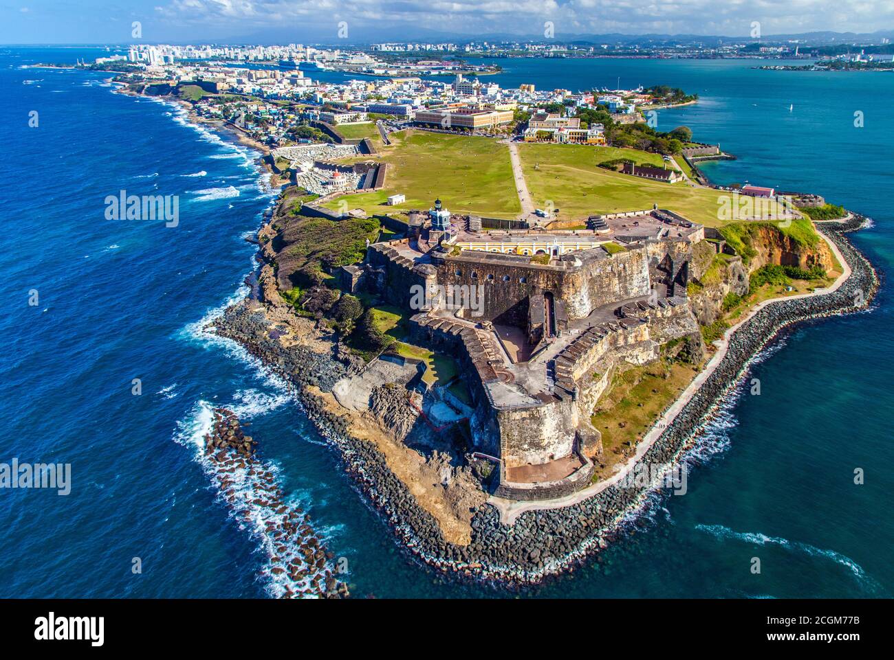 Vista aérea del Castillo San Felipe del Morro ('el Morro') en el Viejo