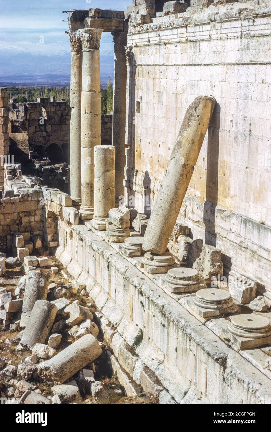Baalbek, Líbano. Templo de Bacchus. Fotografiado en noviembre de 1971. Foto de stock