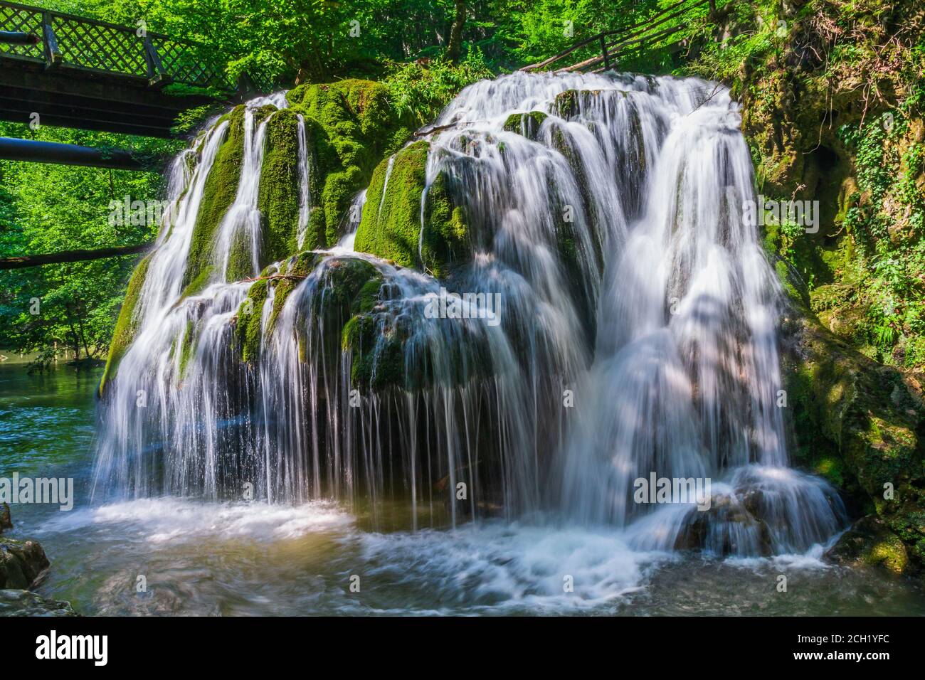 Cascada Bigar, Caras Severin, Rumania. Situado en la intersección con el  paralelo 45 Rumanía en las montañas Anina Fotografía de stock - Alamy
