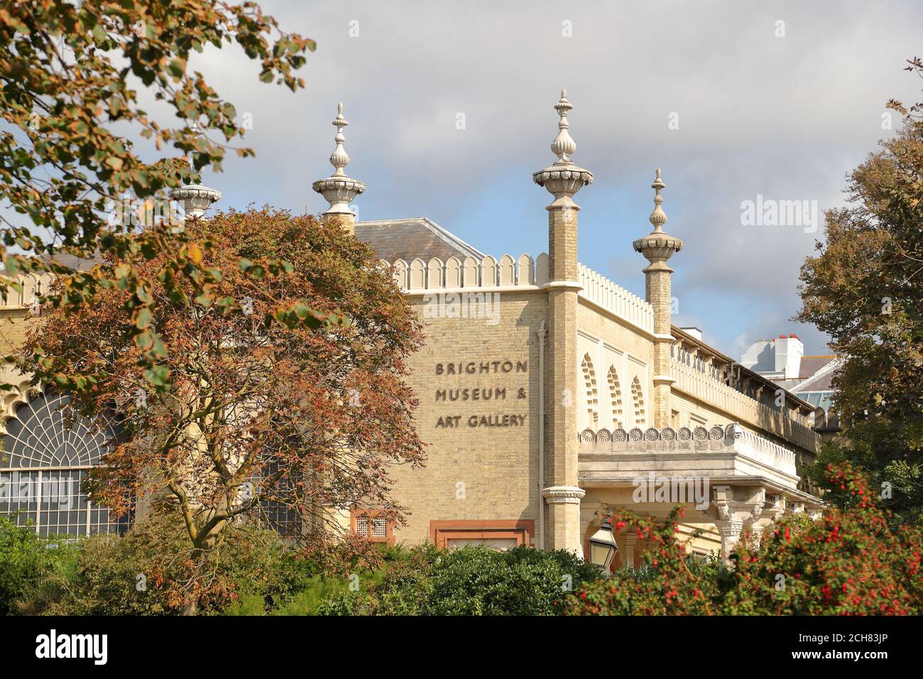 Museo y Galería de Arte Brighton en el Royal Pavilion Gardens, Brighton, East Sussex, Reino Unido Foto de stock