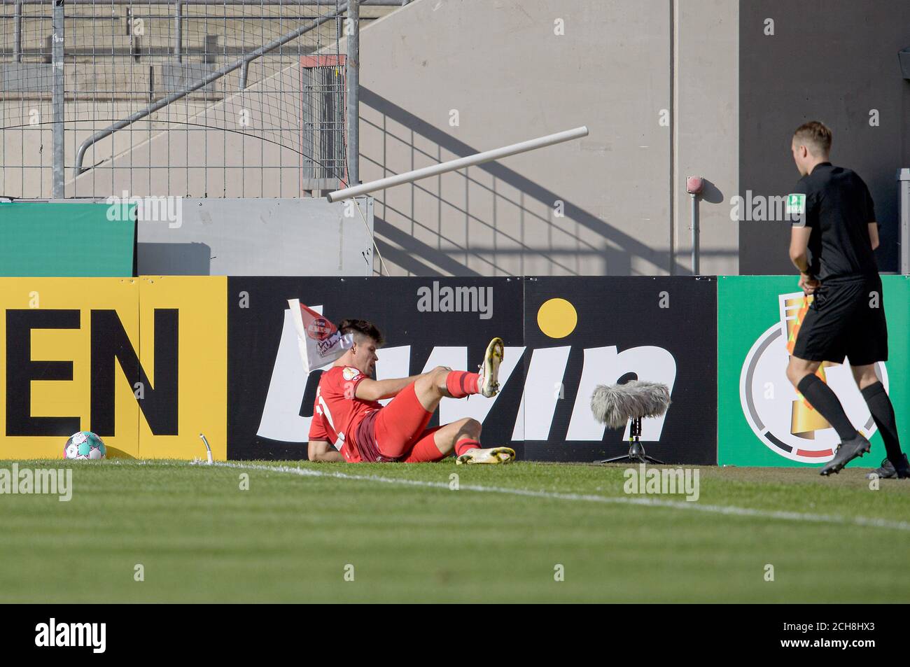 Colonia, Alemania. 12 de septiembre de 2020. Jorge MERE (K) con mucho compromiso, gracias a la bandera de la esquina, acción, fútbol DFB Copa 1ra ronda, VSG Altglienicke - FC Colonia (K), el 09/12/2020 en Koeln/Alemania. Uso en todo el mundo crédito: dpa/Alamy Live News Foto de stock