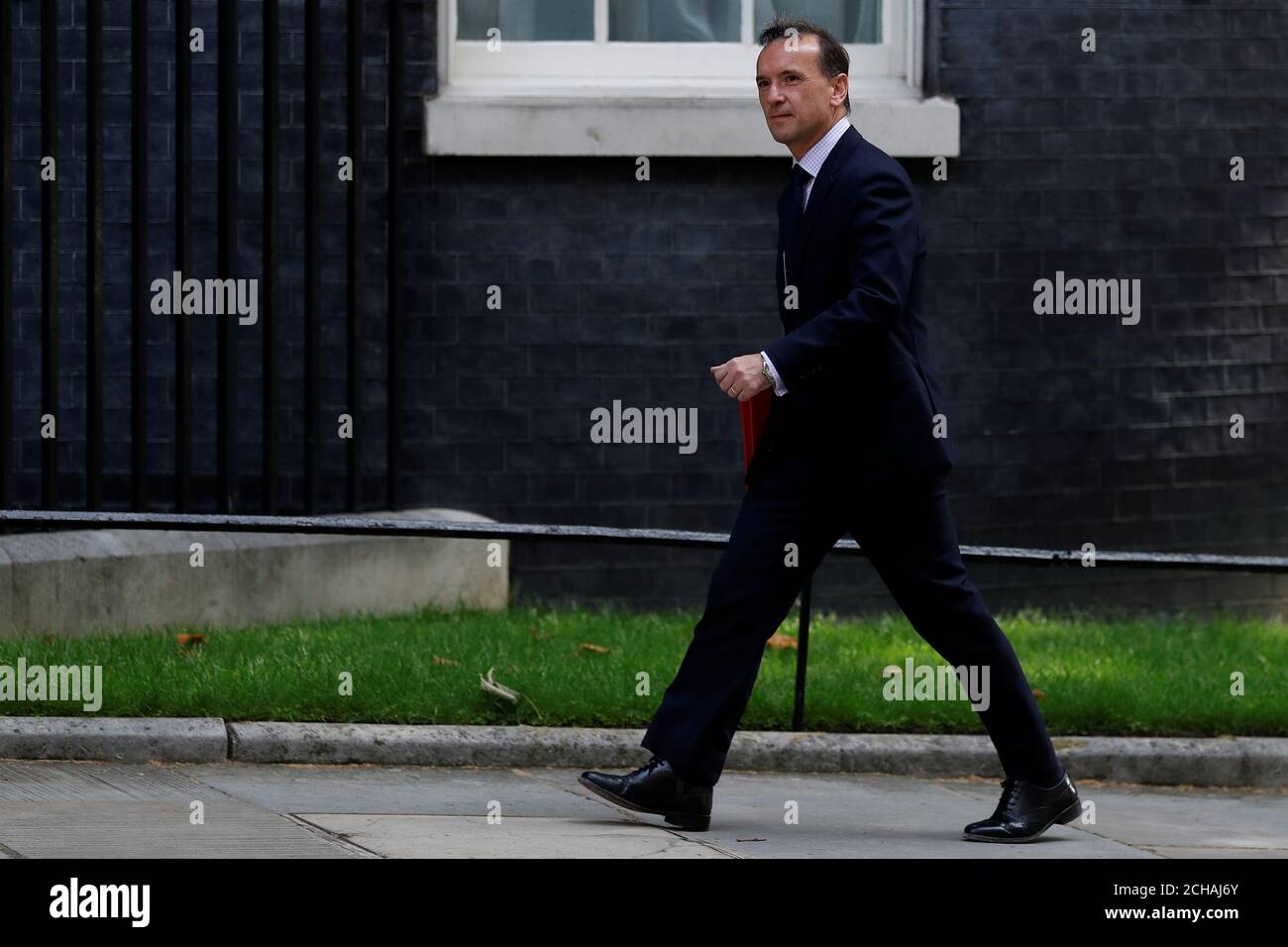El Secretario de Estado de Gran Bretaña para Gales Alun Cairns llega a Downing Street en Londres, Gran Bretaña el 18 de junio de 2019. REUTERS/Peter Nicholls Foto de stock