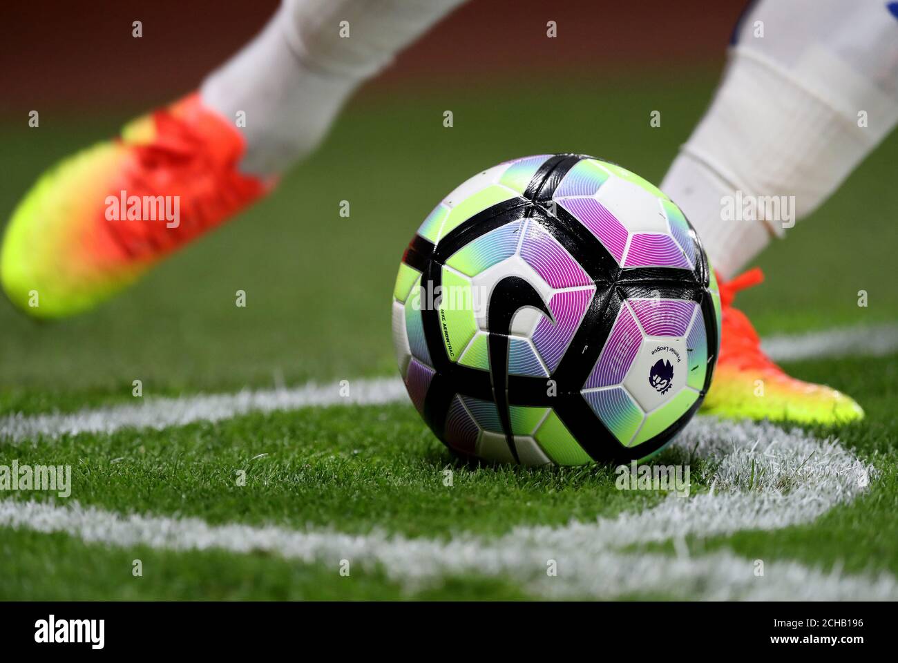 Vista general de una nueva Nike Ordem 2016-17 Premier League bola de  partido Fotografía de stock - Alamy