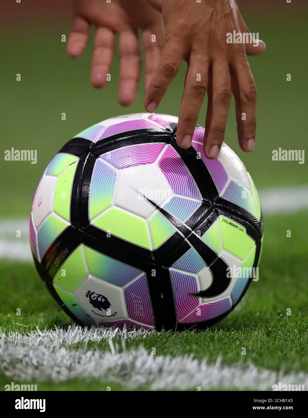 Vista general de una nueva Nike Ordem 2016-17 Premier League bola de  partido Fotografía de stock - Alamy