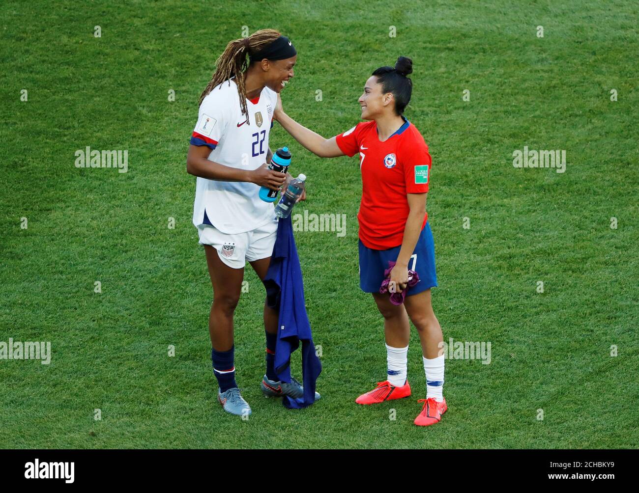 Fútbol - Copa Mundial Femenino - Grupo F - Estados Unidos contra Chile - Parc des Princes, París, - 16 de junio de 2019 Jessica McDonald de los Estados Unidos habla