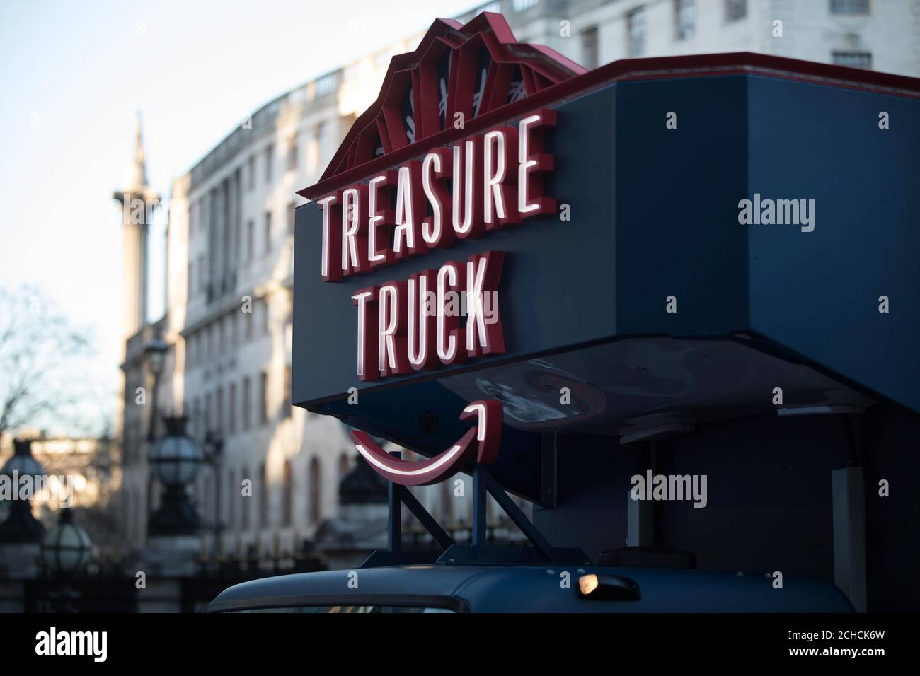 Amazon Treasure Truck llega al Reino Unido con el codiciado Nintendo  Classic Mini: Super Nintendo Entertainment System en Charing Cross Station,  Londres Fotografía de stock - Alamy