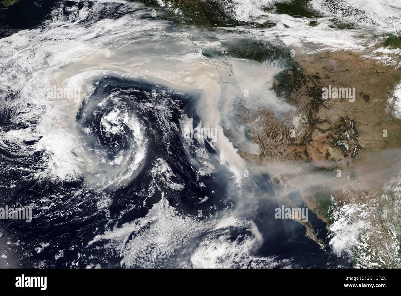 AMÉRICA DEL NORTE - 12 de septiembre de 2020 - una nube enorme de humo de cientos de incendios forestales que se queman a través de varios occidentales estados DE EE.UU. Fueron capturados por la NASA sa Foto de stock