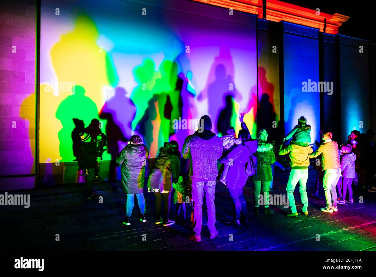El Light Up Leicester Festival, iluminando las calles de Leicester con un sendero de obras de arte interactivas y entretenimiento gratis. Foto de stock