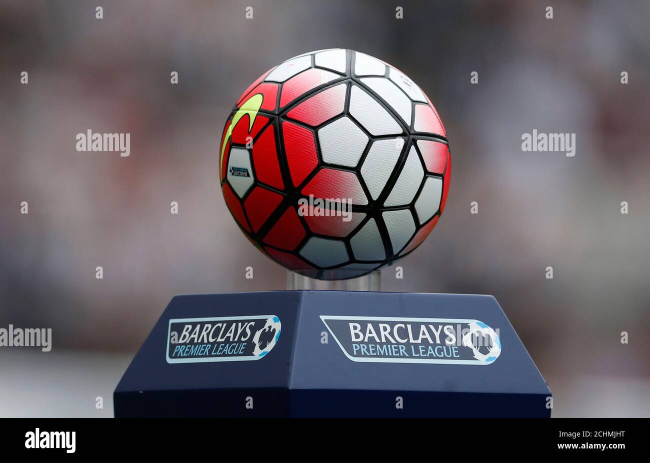 Descubrir Pacífico Arenoso Fútbol - Newcastle United v Southampton - Barclays Premier League - St  James' Park - 15/16 - 9/8/15 Vista general de la pelota del día del partido  Imágenes de acción vía Reuters /