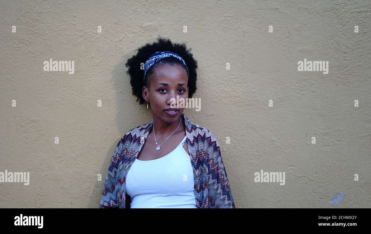 retrato de una joven negra con estilo Foto de stock