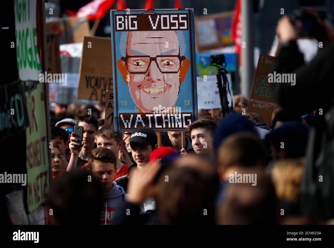 La gente protesta contra la reforma prevista de los derechos de autor de la UE en Berlín, Alemania 23 de marzo de 2019. REUTERS/Hannibal Hanschke Foto de stock
