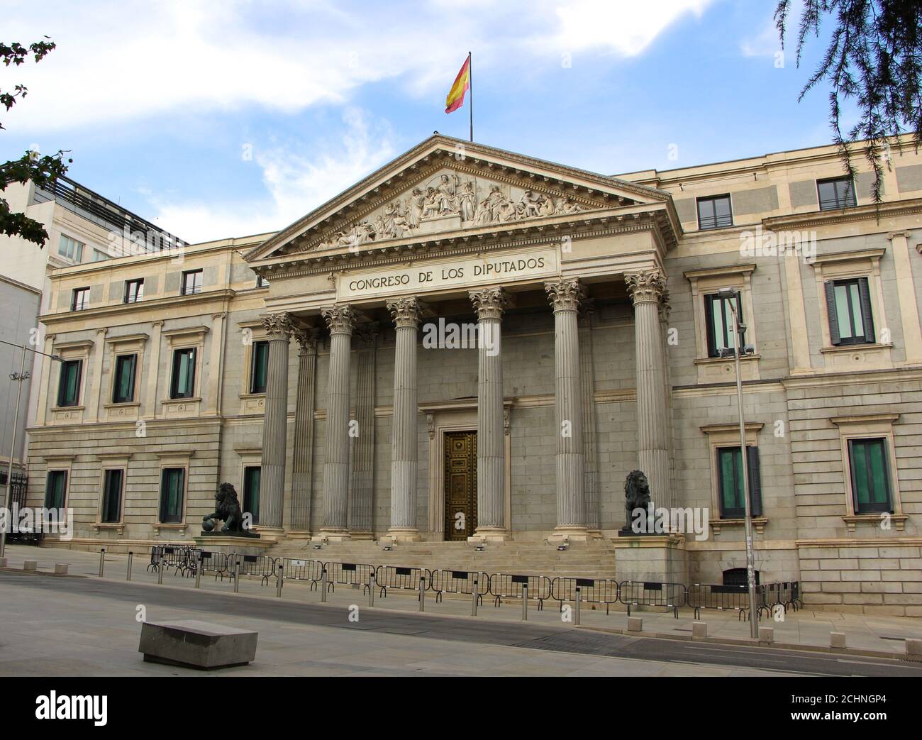 Palacio de las Cortes de España edificio del Parlamento español en El  centro de Madrid España Fotografía de stock - Alamy