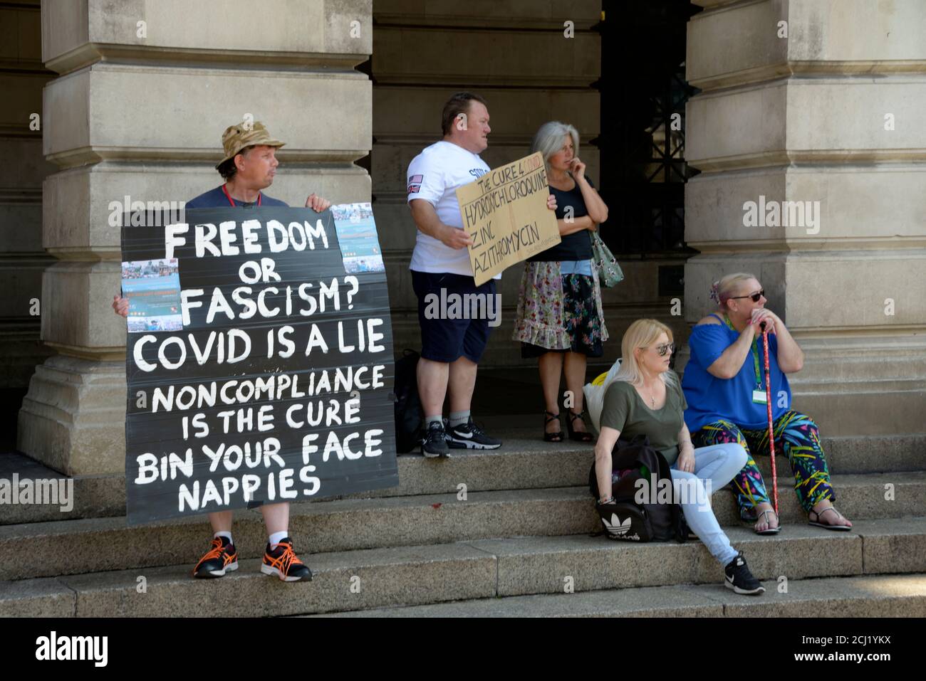 Protesta de la gente en la verdad, contra las vacunaciones forzosas, en Nottingham Foto de stock
