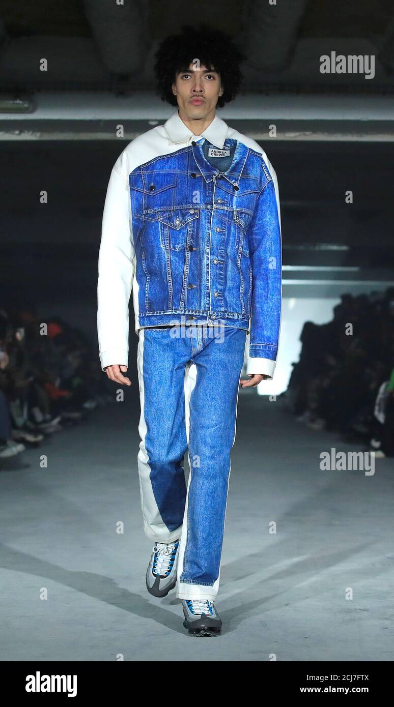 Un modelo presenta una creación de Andrea Crews como parte de su colección  de otoño/invierno 2019-2020 durante la Semana de la Moda masculina en  París, Francia, 19 de enero de 2019. REUTERS/Gonzalo