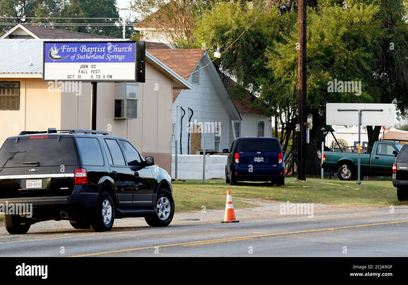 El sitio de un tiroteo en la primera Iglesia Bautista de Sutherland  Springs, Texas, . 6 de noviembre de 2017. REUTERS/Rick Wilking  Fotografía de stock - Alamy