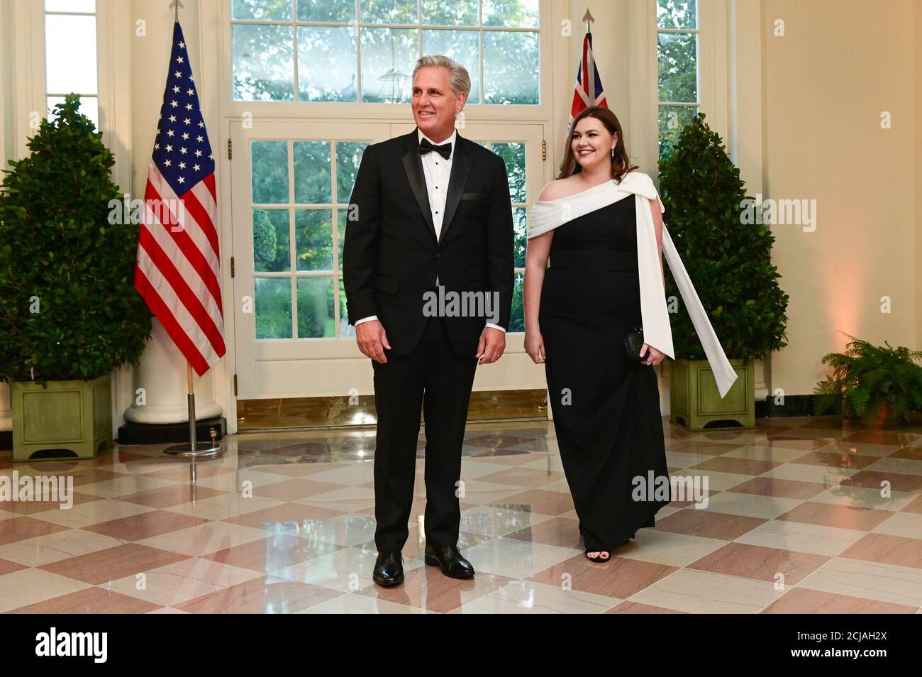 El Representante Estadounidense Kevin Mccarthy R Ca Llega Con Su Hija Meghan Mccarthy Para Una Cena Estatal Para El Primer Ministro De Australia Scott Morrison En La Casa Blanca En Washington Ee Uu El El Representante Estadounidense Kevin Mccarthy R Ca Llega Con Su Hija Meghan Mccarthy Para Una Cena Estatal Para El Primer Ministro De Australia Scott Morrison En La Casa Blanca En Washington Ee Uu El