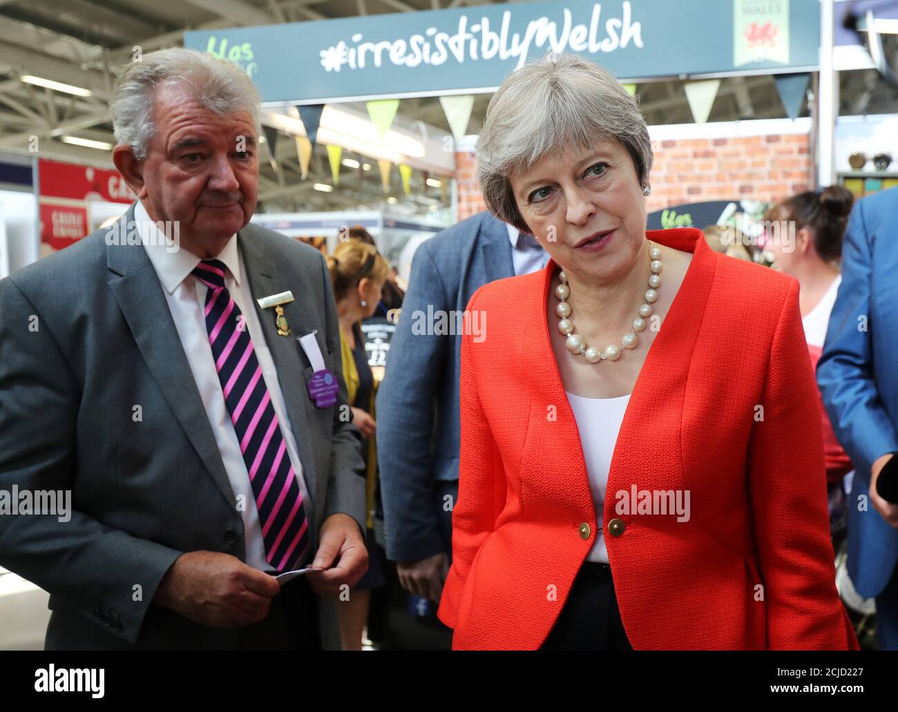 La primera ministra de Gran Bretaña, Theresa May, visita el Royal Welsh Show en Llanelwedd, Gales, 26 de julio de 2018. Christopher Furlong/Pool vía Reuters Foto de stock