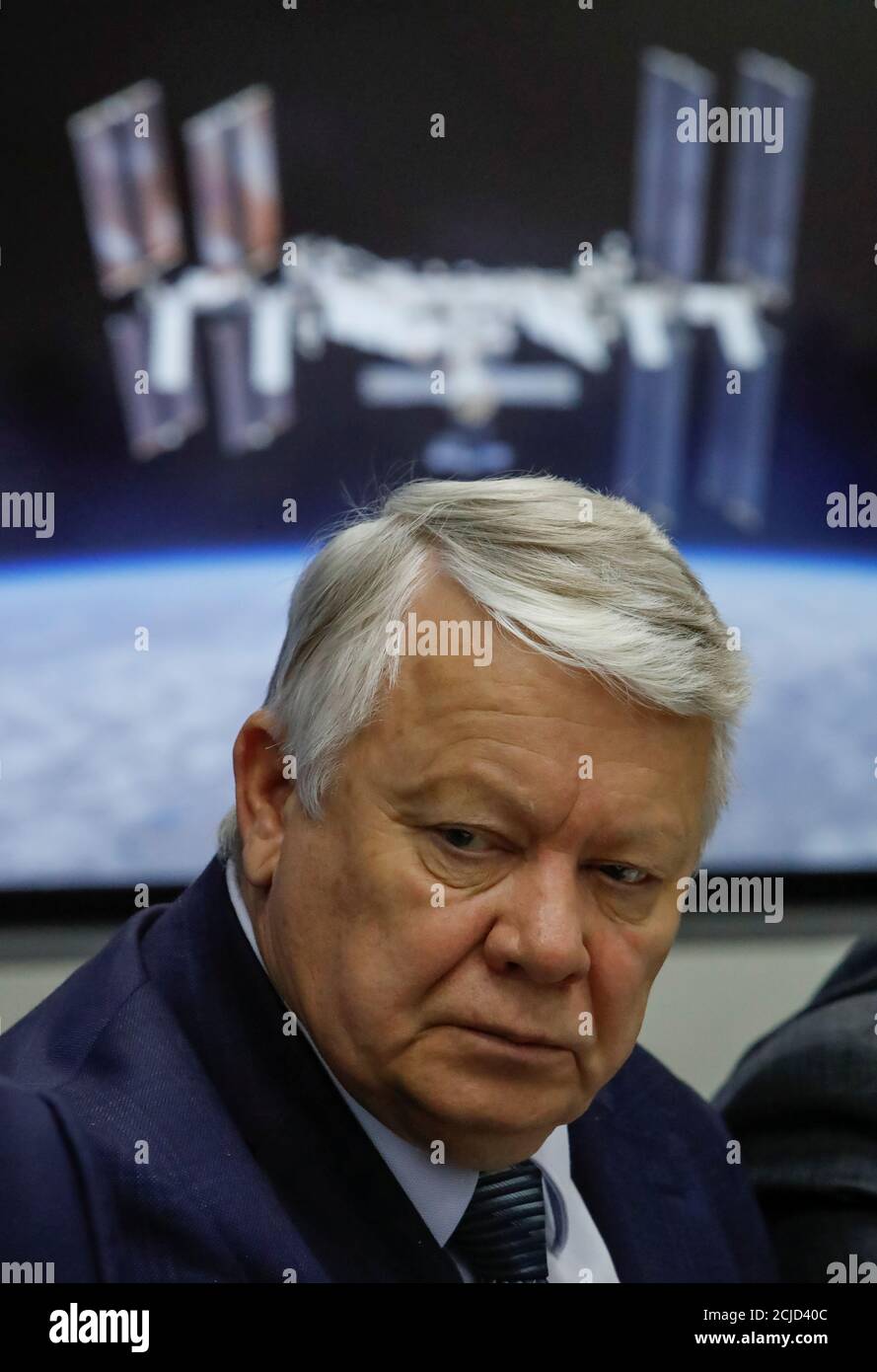 Oleg Skorobogatov, jefe de la comisión investigadora, asiste a una conferencia de prensa sobre los resultados de la investigación sobre el fallido lanzamiento del cohete Soyuz el 11 de octubre, en el Centro Ruso de Control de Misiones de Korolev, a las afueras de Moscú, Rusia, el 1 de noviembre de 2018. REUTERS/Sergei Karpukhin Foto de stock