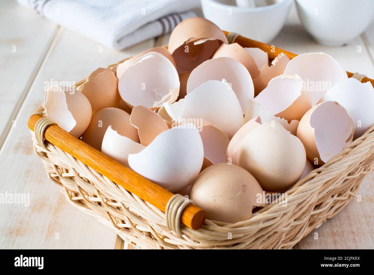 Huevos en la cesta Foto de stock