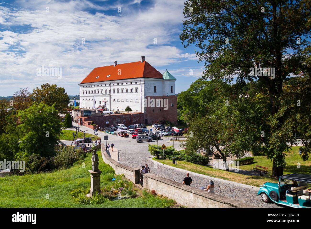 SANDOMIERZ, POLONIA - 27 de agosto de 2020. Vista del Castillo Real en Sandomierz, Polonia Foto de stock