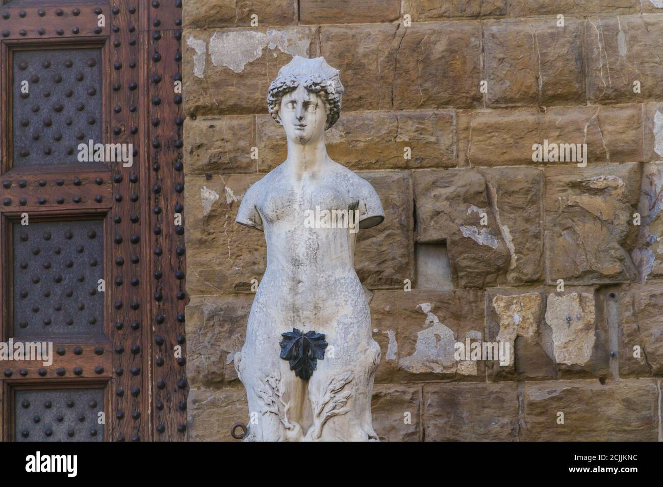 Estatua de cuerpo hembra desnudo en Loggia dei Lanzi in Florencia Foto de stock