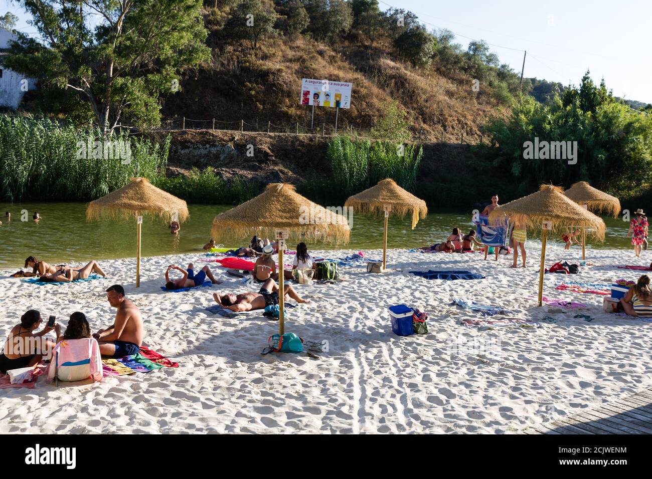 Playa del río de Pego Fundo, Alcoutim, Portugal Foto de stock