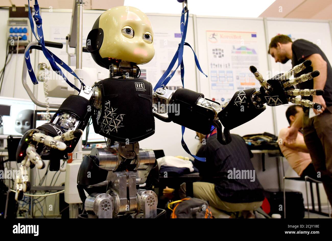 Un robot Icub hecho por el Instituto Italiano de Tecnología se muestra en  el congreso de científicos IROS 2015 en Hamburgo, Alemania 2 de octubre de  2015.el congreso de robots está organizado