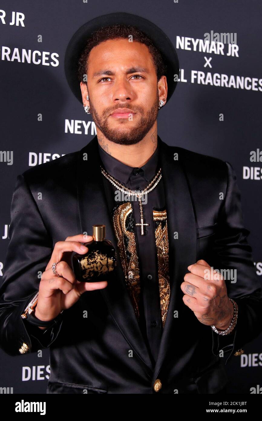 La estrella del fútbol Neymar plantea en el lanzamiento de su nuevo perfume  Diesel fragancia 'Espíritu del valiente' en una fiesta en París, Francia,  21 de mayo de 2019. REUTERS/Charles Platiau Fotografía