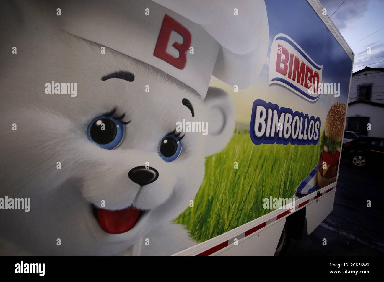 La mascota del panadero mexicano Grupo Bimbo, el Oso Bimbo, está  representada en un camión de entrega en Monterrey, México, el 8 de agosto  de 2018. Foto tomada el 8 de agosto