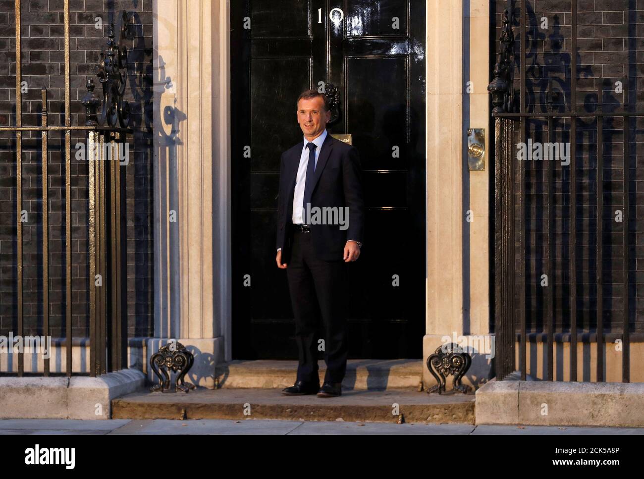 Secretario de Estado de Gales Alun Cairns abandona Downing Street, en Londres, Gran Bretaña 24 de julio de 2019. REUTERS/Peter Nicholls Foto de stock