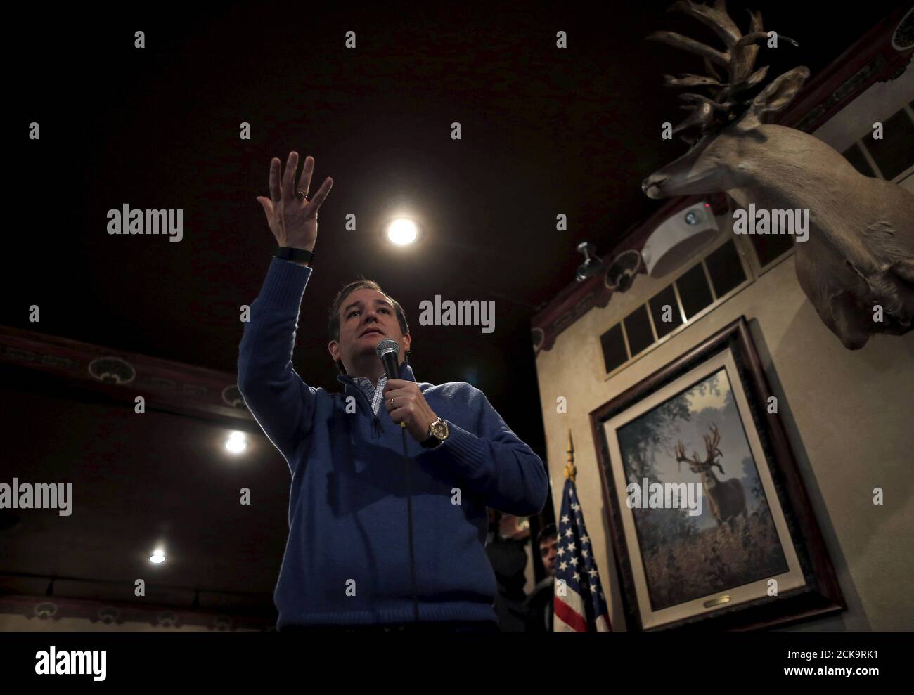 El candidato presidencial republicano de EE.UU. Ted Cruz habla en un evento de campaña en Albia, Iowa, Estados Unidos, 26 de enero de 2016. REUTERS/Jim Young Foto de stock