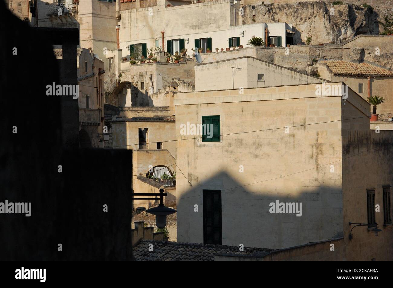 Vista urbana del sitio de la Unesco Sasso Barisano en Matera Foto de stock