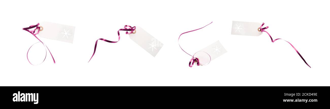 Una colección de etiquetas de regalo y plantilla de etiqueta con cinta rosa adjunta para añadir a los regalos, regalos de Navidad o cumpleaños aislados contra un backgr blanco Foto de stock