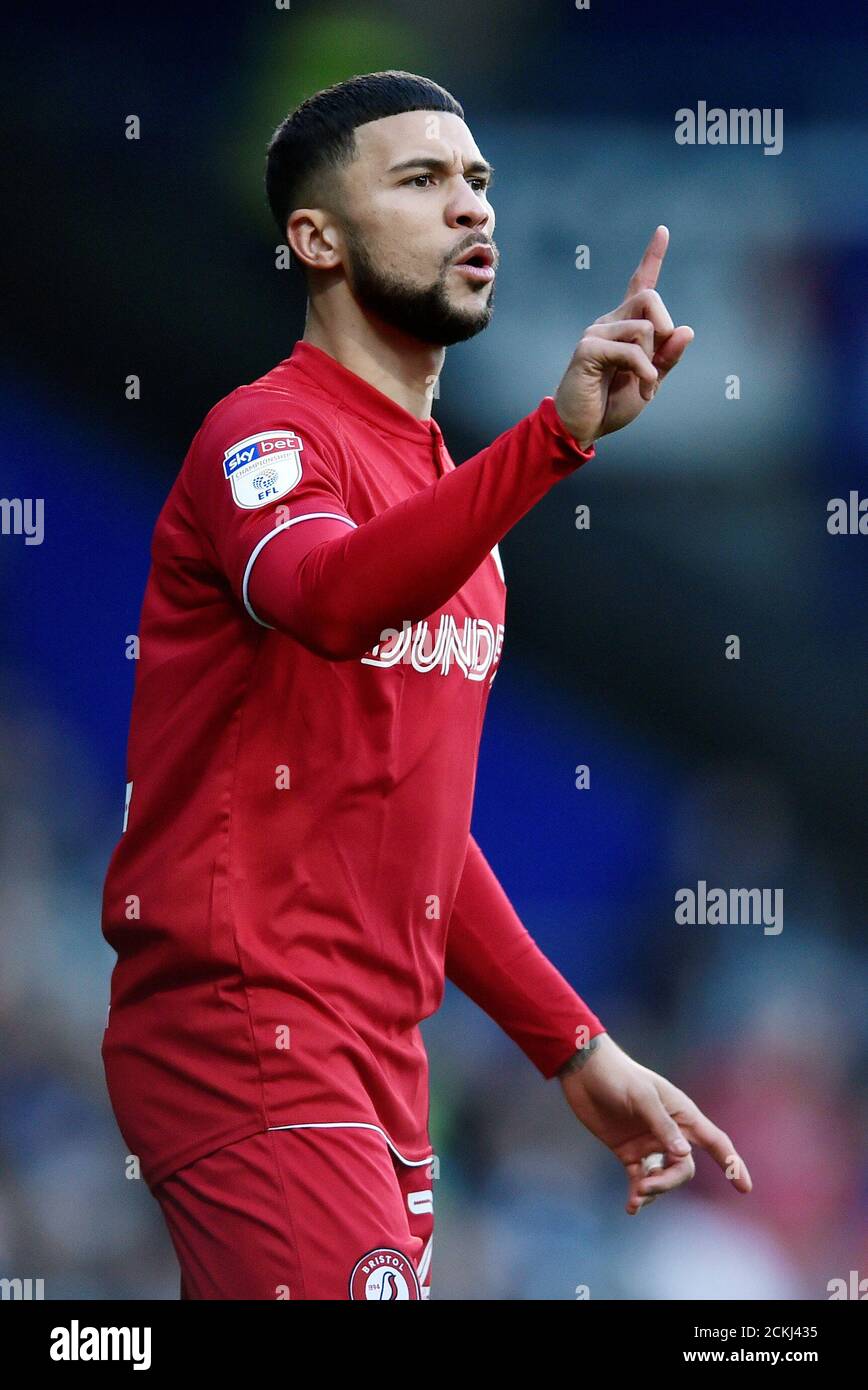 Fútbol - Campeonato - Queens Park Rangers v Bristol City - Loftus Road, Londres, Gran Bretaña - 1 de febrero de 2020 Imágenes de acción de la ciudad de Bristol Nakhi Wells/Adam Holt USO EDITORIAL SOLAMENTE. No se utiliza con audio, video, datos, listas de dispositivos, logotipos de clubes/ligas o servicios "en vivo" no autorizados. Uso en línea en el partido limitado a 75 imágenes, sin emulación de vídeo. No se utiliza en apuestas, juegos o publicaciones de un solo club/liga/jugador. Póngase en contacto con su representante de cuenta para obtener más información. Foto de stock