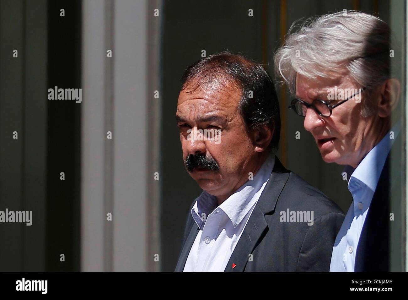 French Force Ouvriere (FO) labour union General Secretary Jean-Claude Mailly (R) and French CGT trade union head Philippe Martinez leave after a meeting with the Interior minister in Paris, France, June 22, 2016 after French police banned a planned demonstration this week against labour reforms, bringing to a head a stand-off between the government and trade unions which have been spearheading protests against the changes for months. REUTERS/Stephane Mahe Foto de stock