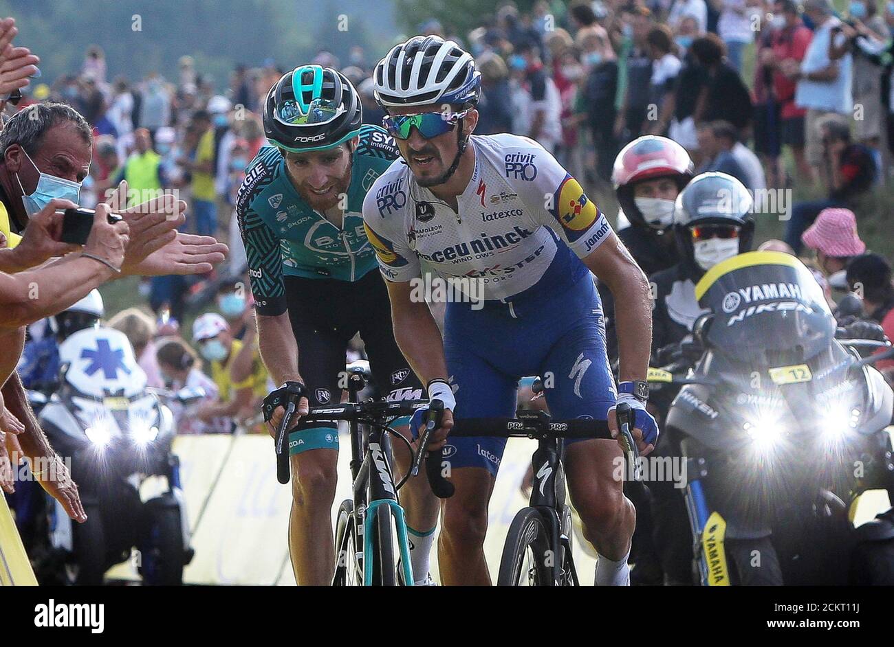 Julián Alafilippe de Deceuninck - Quick Step y Quentin Pacher de BB Hoteles - concepto Vitals durante el Tour de Francia 2020, etapa de carrera en bicicleta 16, Foto de stock