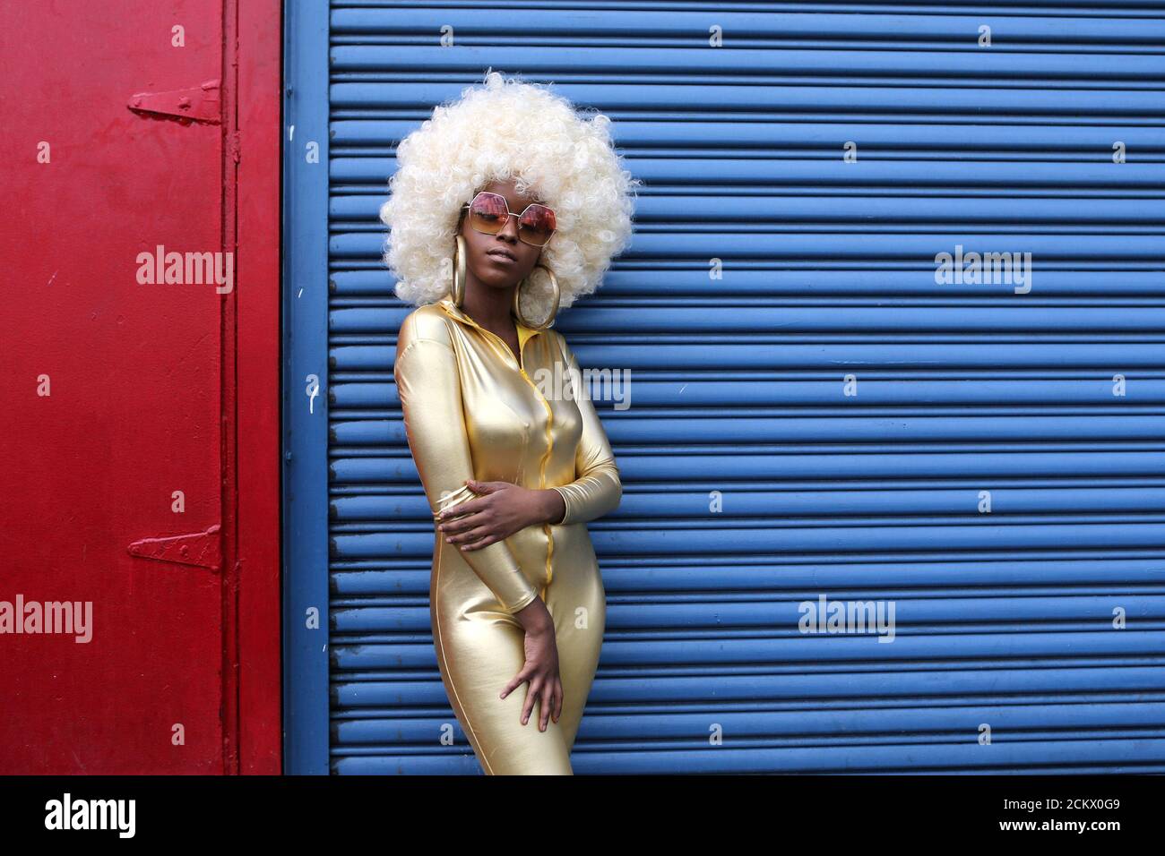 Modelo y blogger Fennella como Whoa posan para una foto durante la Semana de la Moda de Nueva York en el barrio de Manhattan de la Ciudad de Nueva York, EE.UU., 9 de septiembre de 2017. REUTERS/Joe Penney IMÁGENES TPX DEL DÍA Foto de stock