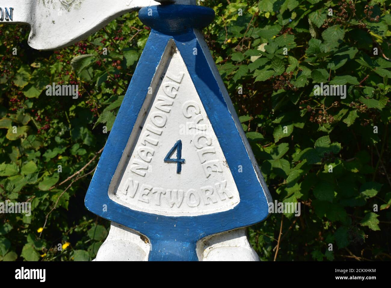 NCN 4 Signo en Kennett & Avon Canal cerca de Rose Kiln Lane Reading Foto de stock
