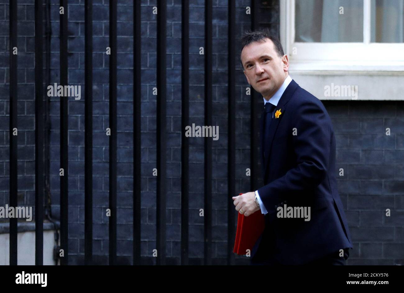 El Secretario de Estado de Gran Bretaña para Gales Alun Cairns es visto fuera de Downing Street en Londres, Gran Bretaña, 5 de marzo de 2019. REUTERS/Peter Nicholls Foto de stock