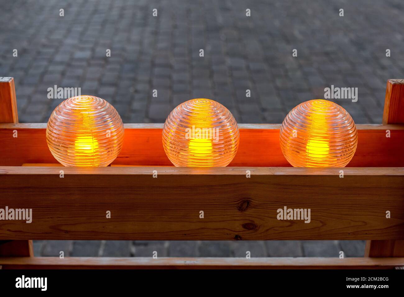 Lámpara de alambre fotografías e imágenes de alta resolución - Alamy
