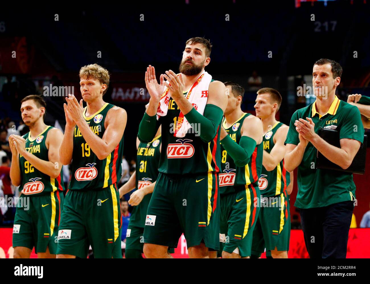 Aficionados al baloncesto de lituania fotografías e imágenes de alta  resolución - Alamy