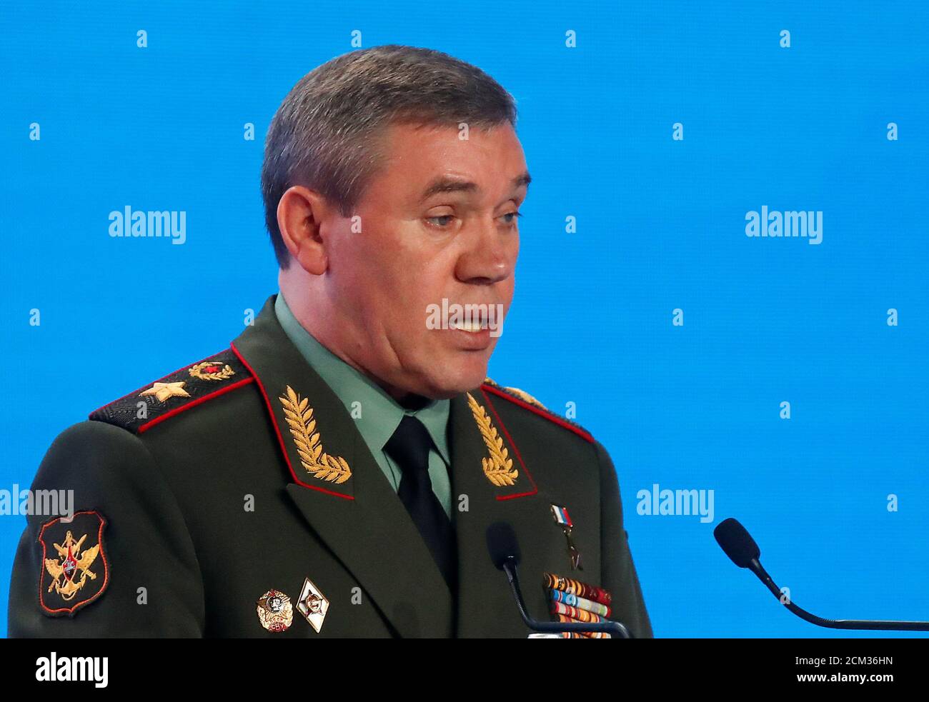 El Jefe del Estado mayor de las Fuerzas Armadas rusas Valery Gerasimov  pronuncia un discurso durante la Conferencia Anual de Moscú sobre Seguridad  Internacional (MCI) en Moscú, Rusia, 24 de abril de
