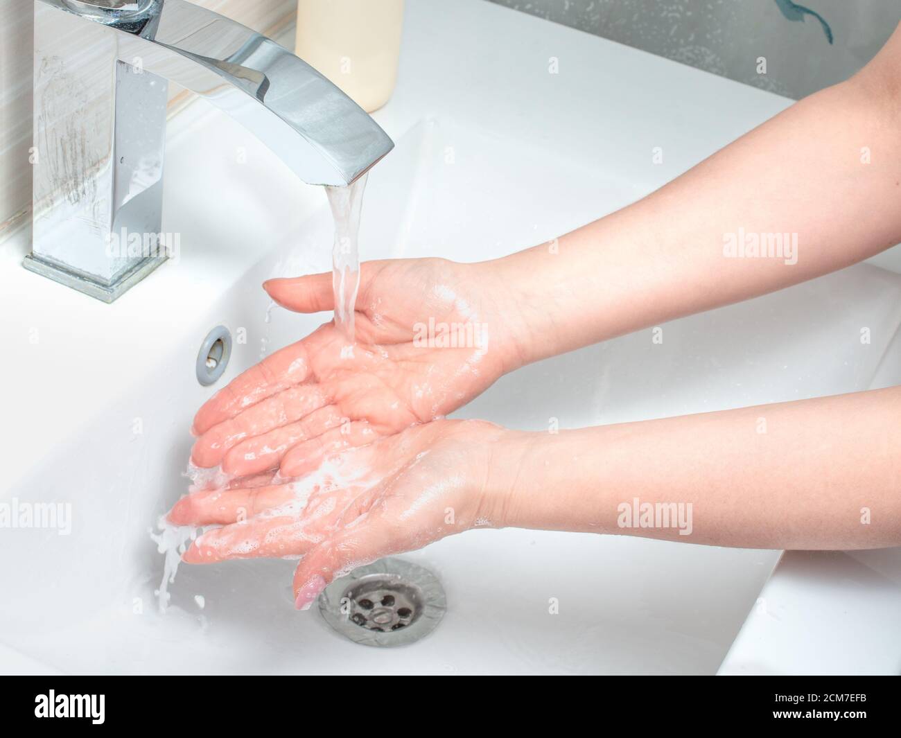 Las manos limpias Protéjase contra la infección, limpie su mano  regularmente.Lávese las manos con agua y jabón, ¿Cómo me lavo las manos  correctamente Fotografía de stock - Alamy