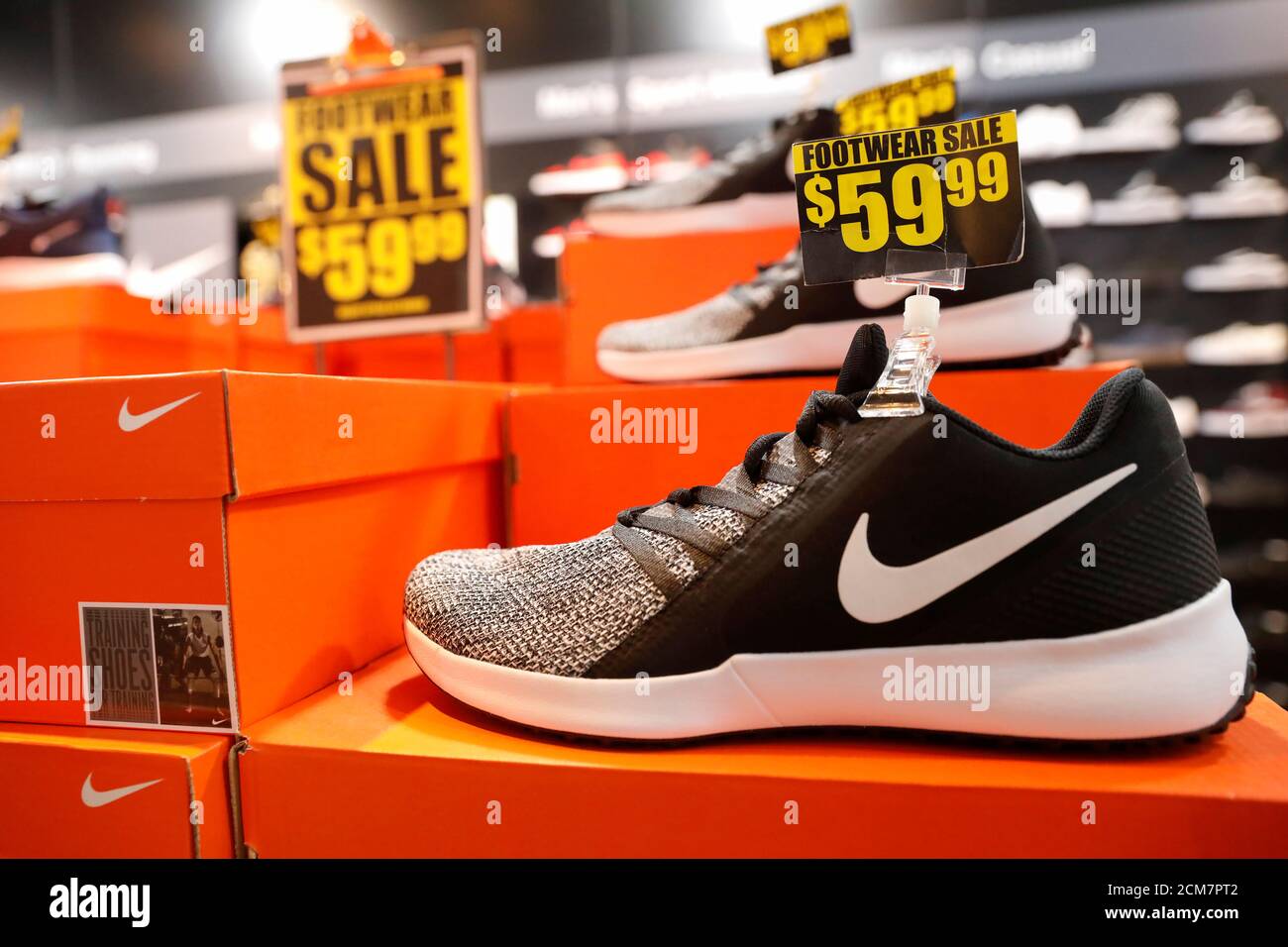 Las zapatillas Nike se ven en exhibición en Nueva York, EE.UU., 18 de marzo  de 2019. REUTERS/Shannon Stapleton Fotografía de stock - Alamy