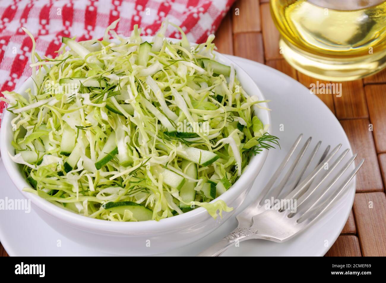 Ensalada con ensalada de pepino Foto de stock